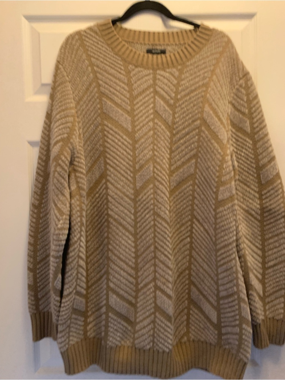 Men’s Alfani Tan and Cream Chevron Crewneck Sweater XXL